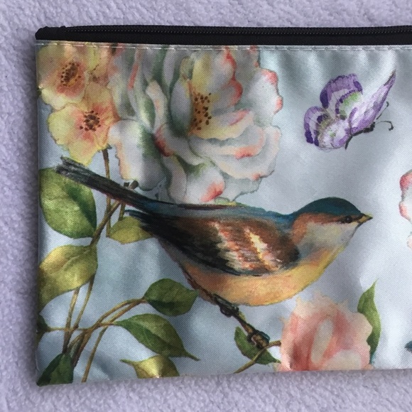 🆕 silky floral bird and butterfly wristlet - Picture 2 of 3
